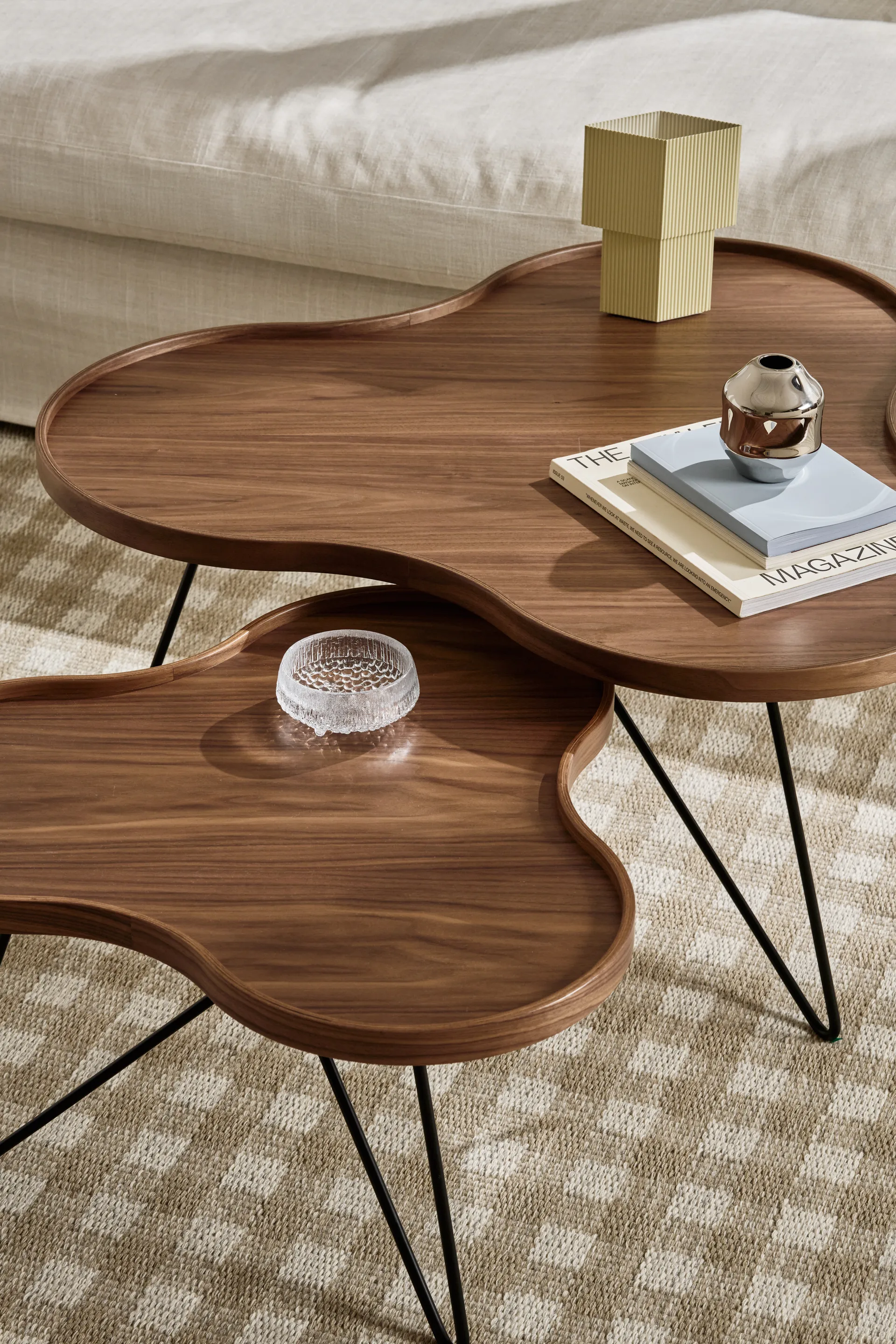 Flower mono bord Special Edition 84x90 cm, H45 cm-lackad valnöt-svartlackerat stål Swedese