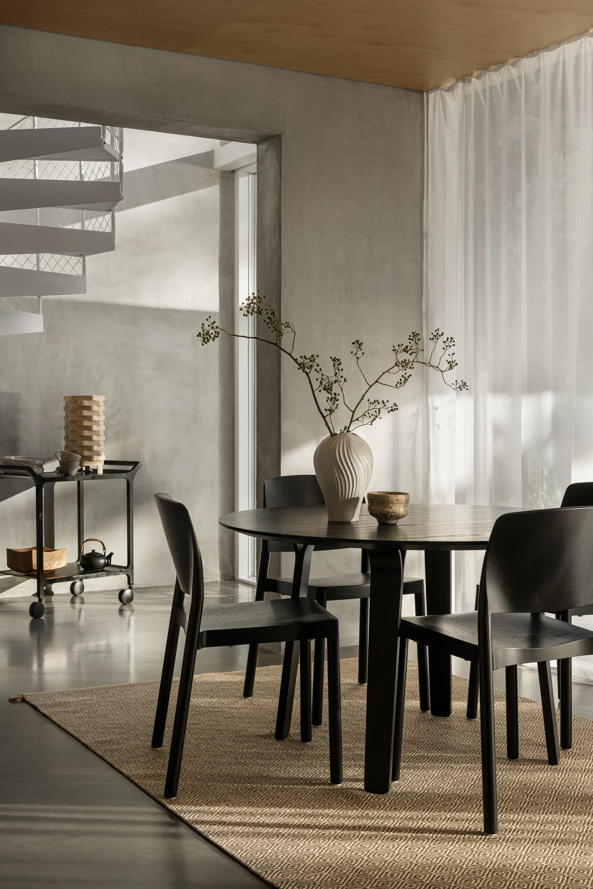 Grace stol, Ask svartlaserad Swedese