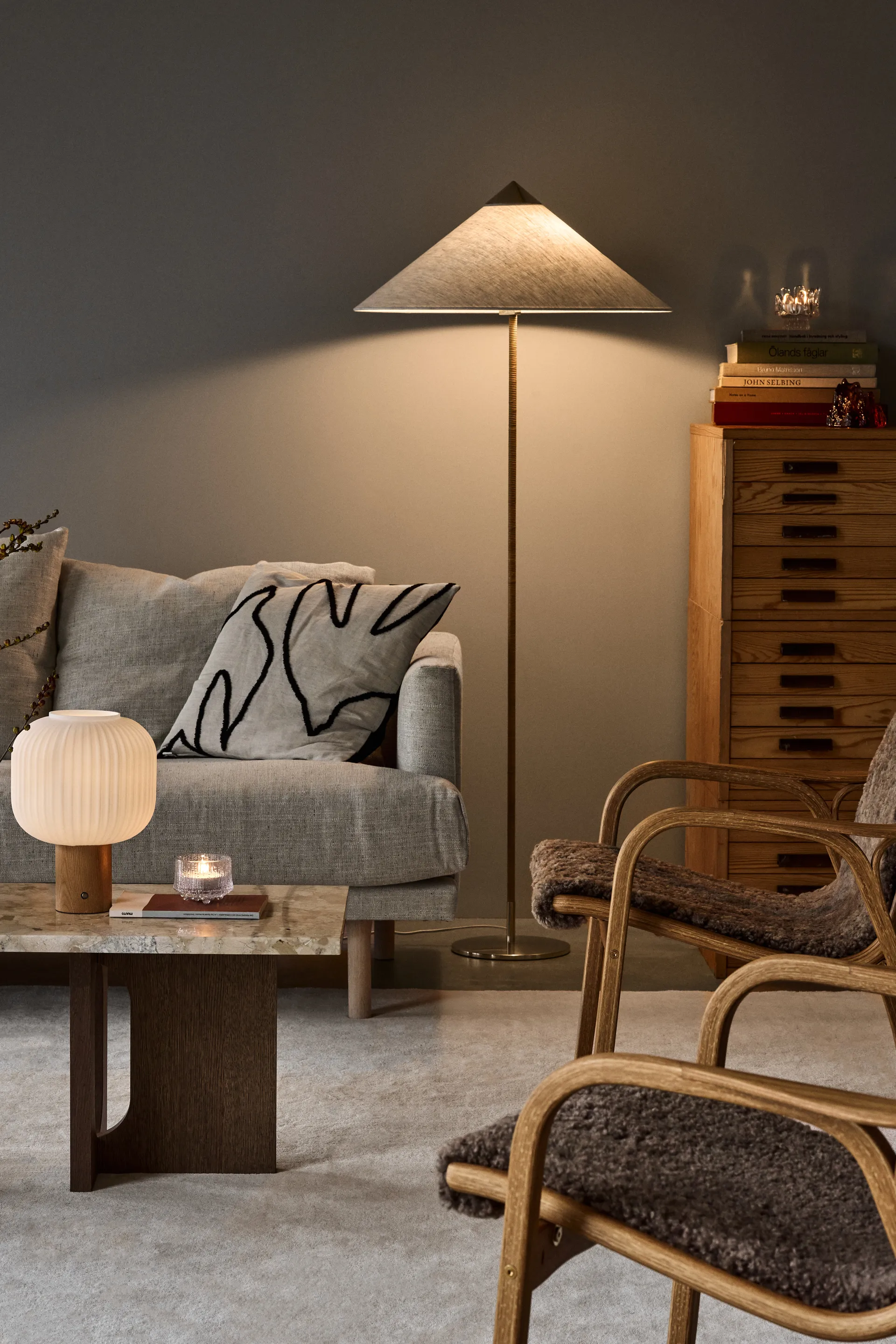 Laminett fåtölj oljad ek/fårskinn, Sahara (nougatbrun) Swedese