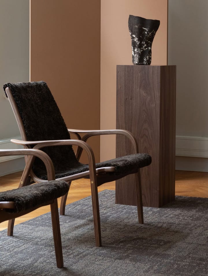 Laminett fåtölj vitpigmenterad ek/fårskinn, Scandinavian Grey (grå) Swedese