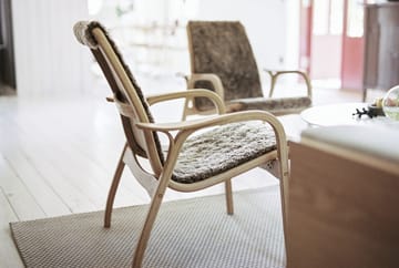 Laminett fåtölj vitpigmenterad ek/fårskinn - Scandinavian Grey (grå) - Swedese