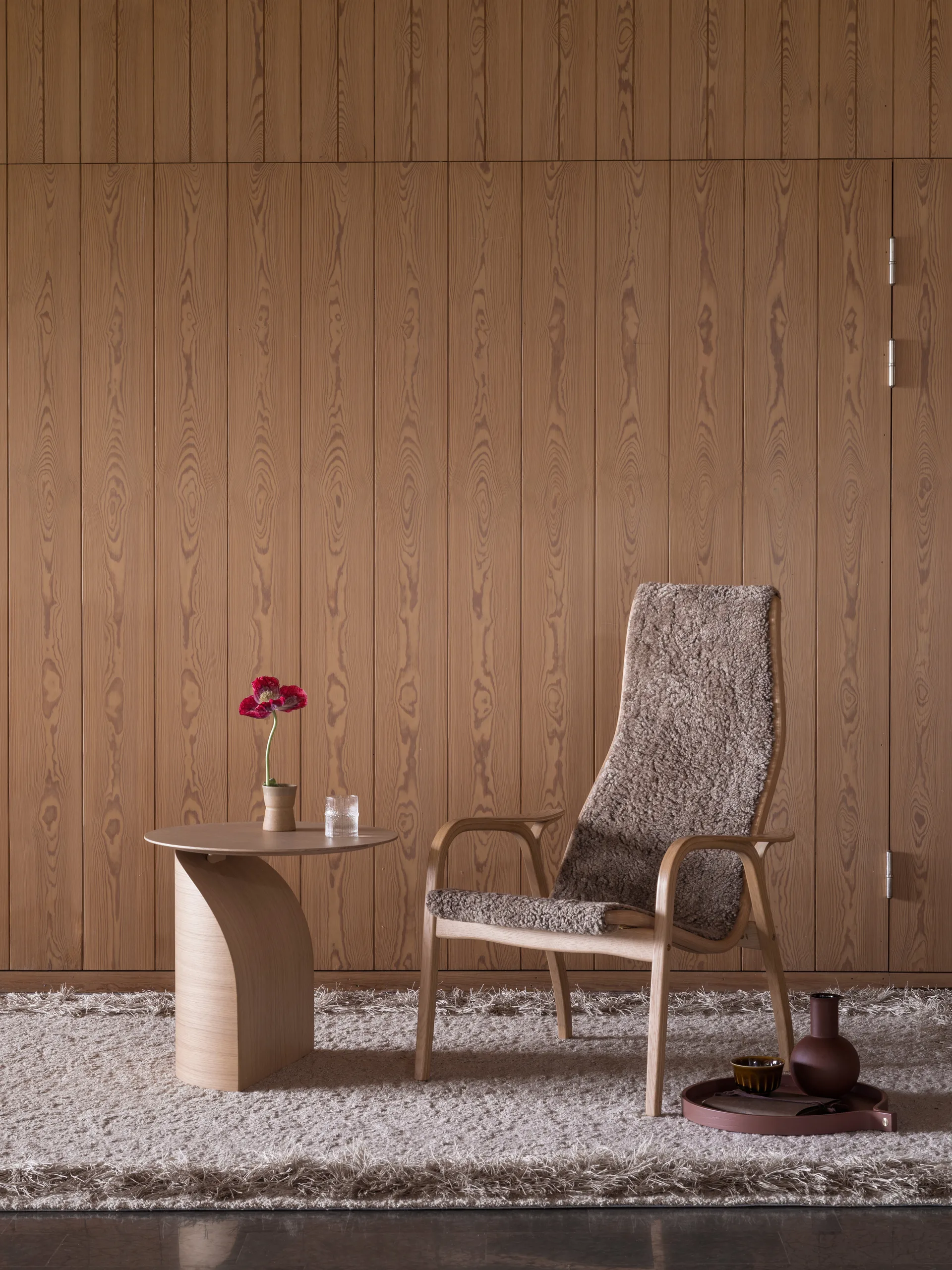 Lamino fåtölj lackad bok/fårskinn, Moonlight (beige) Swedese