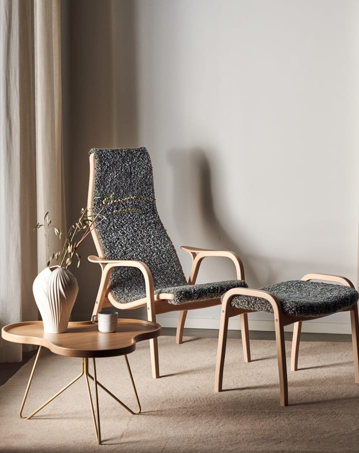 Lamino fåtölj och fotpall lackad bok/fårskinn, Scandinavian Grey (grå) Swedese