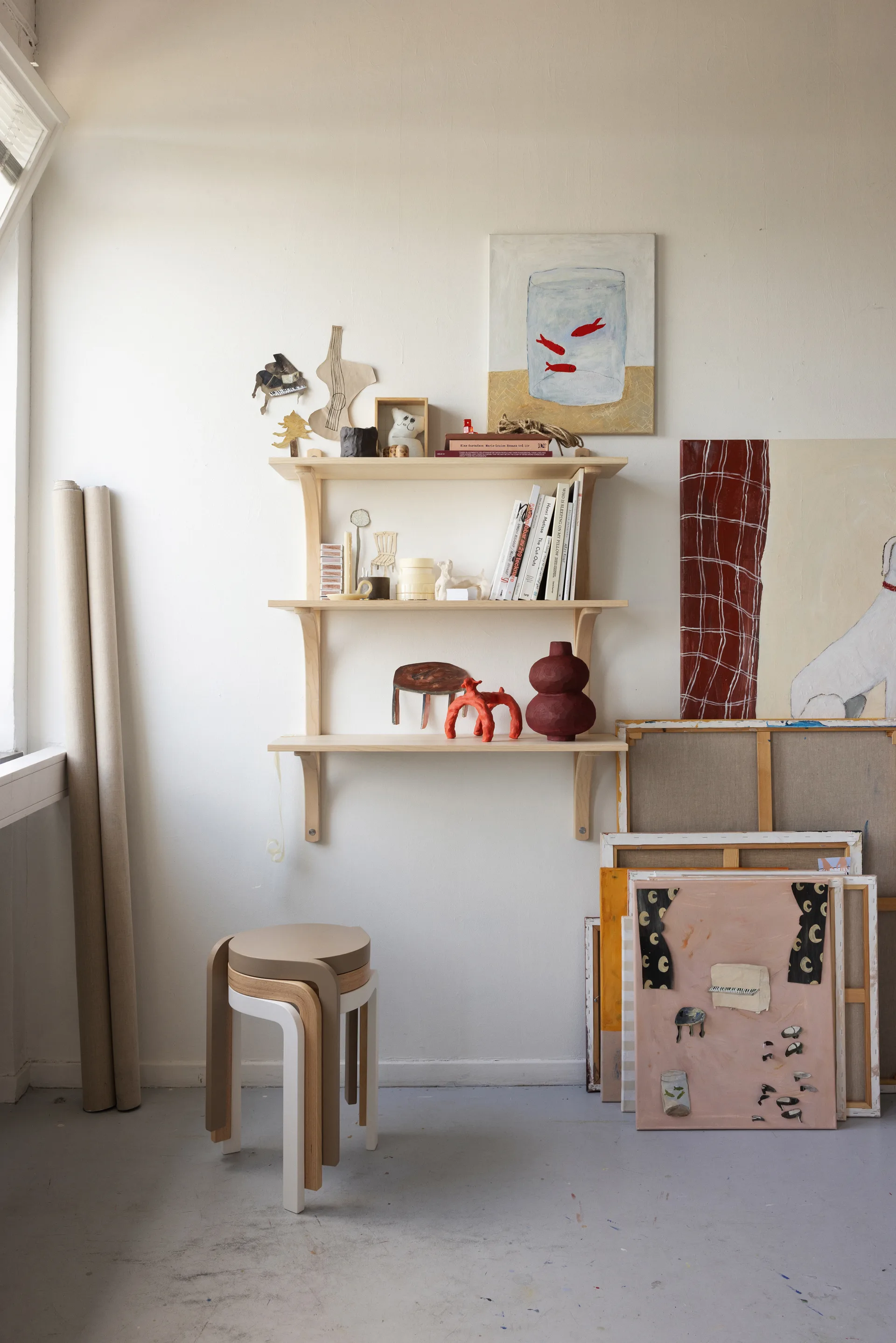 Levi hylla, Ilke blå-mässing, 2 hyllplan, 90 cm Swedese