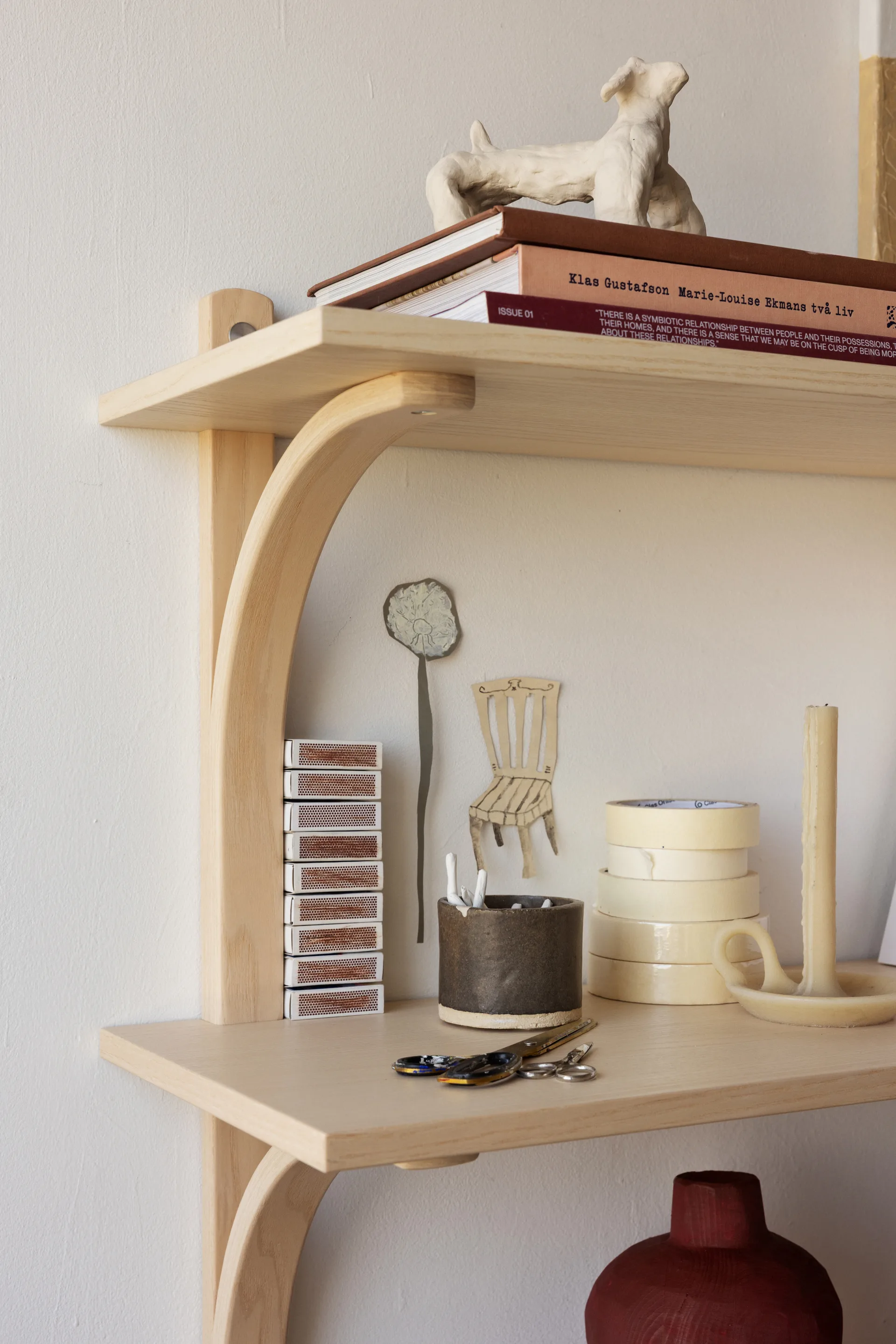 Levi hylla, Svart ask-mässing, 2 hyllplan, 90 cm Swedese