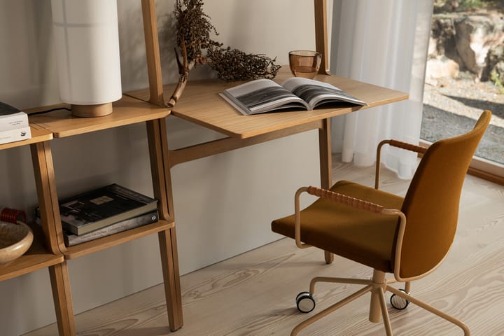 Libri skrivbord, Ek lackad Swedese