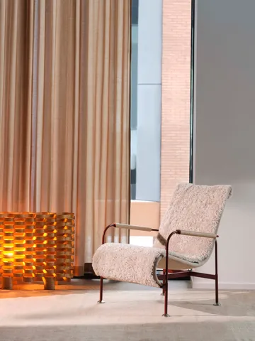 Serpentine fåtölj - Fårskinn Moonlight-mörkbrun-tärnsjö Tobacco - Swedese