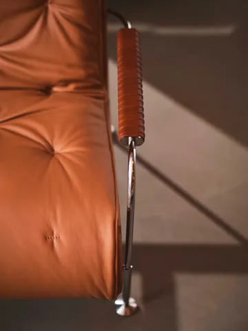 Serpentine fåtölj - Läder Elmo Soft Ljusbrun-krom-tärnsjö Cognac - Swedese