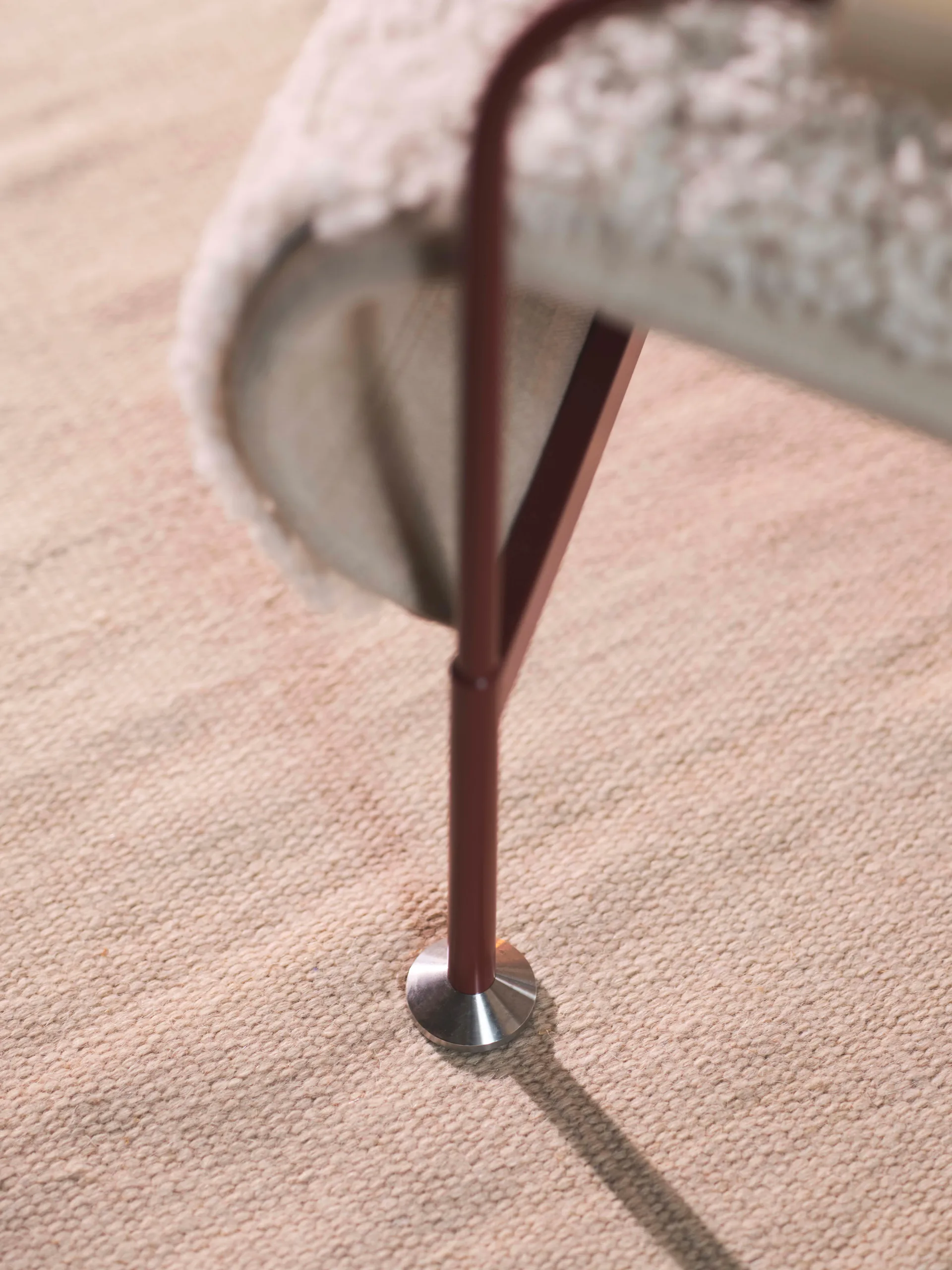 Serpentine fåtölj, Tyg Romo Linara Rye-nutmeg Swedese