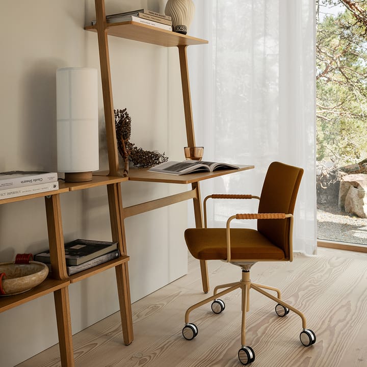 Stella kontorsstol höj/sänkbar - läder elmosoft 33004 brun, krom, läderlindade armstöd, svikt i ryggen - Swedese