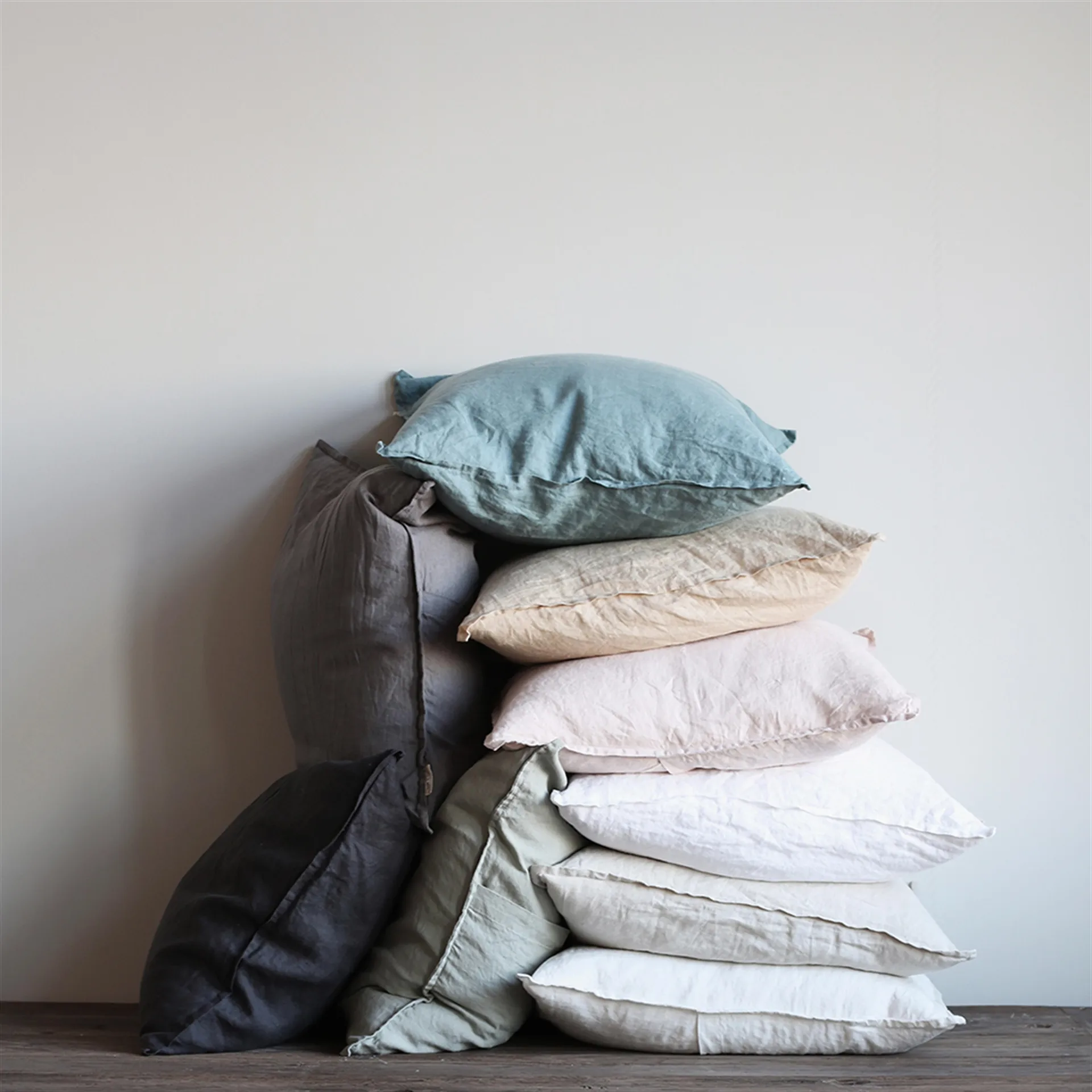 Washed linen kuddfodral 50x50 cm, varmgrå (grey) Tell Me More