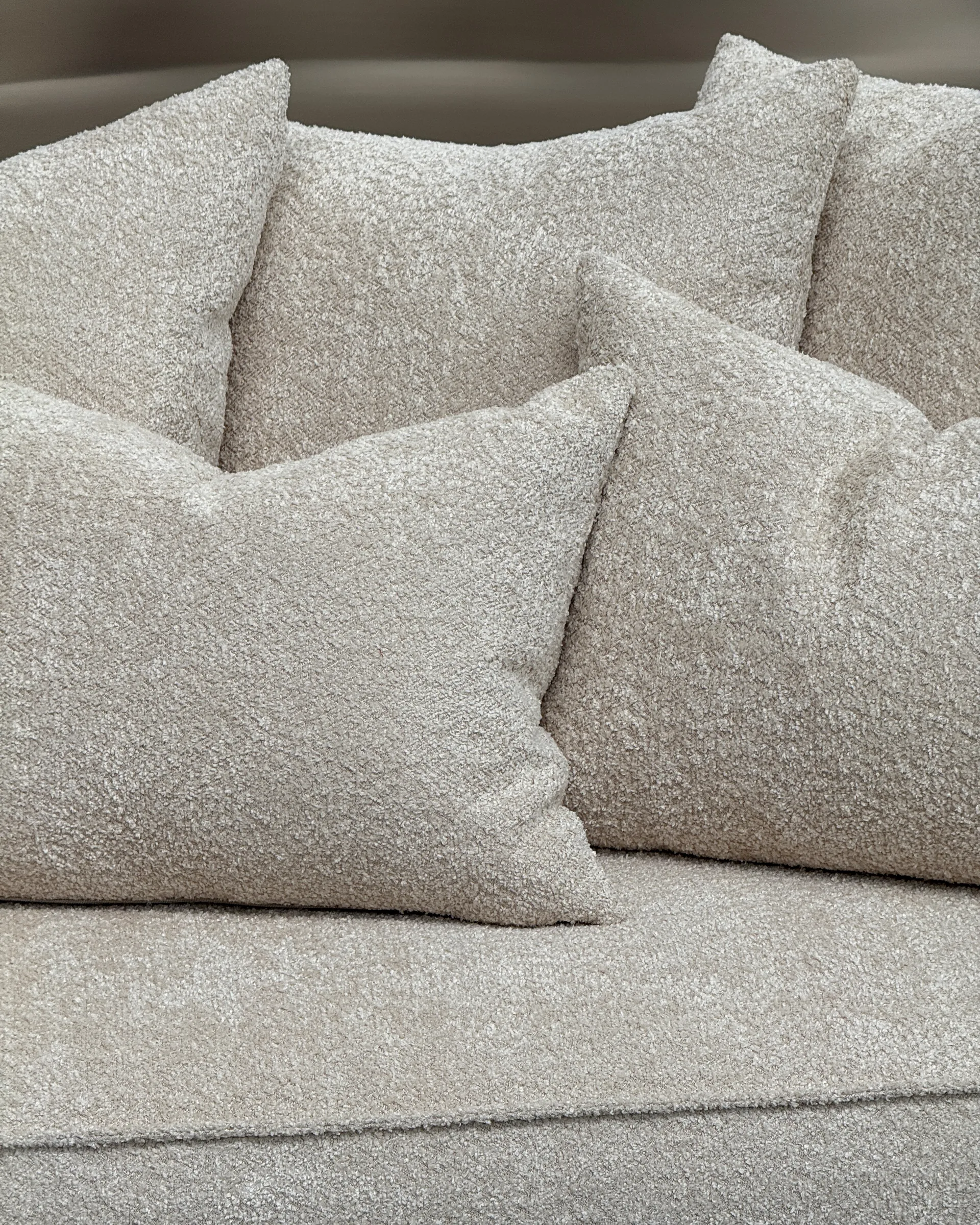 Cornell soffa, Bouclé soft sand Tinted