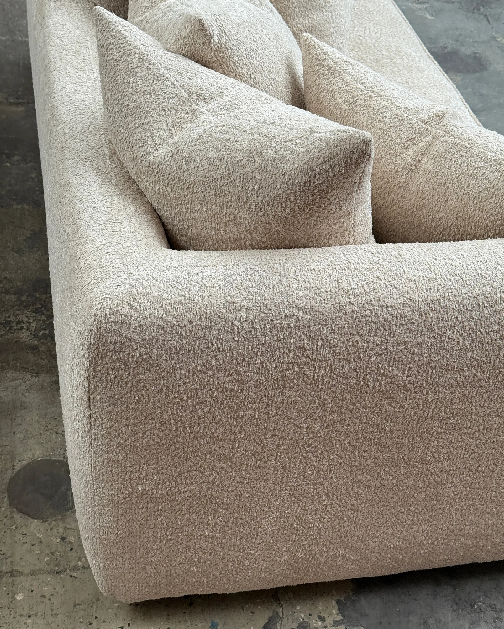 Cornell soffa, Bouclé soft sand Tinted