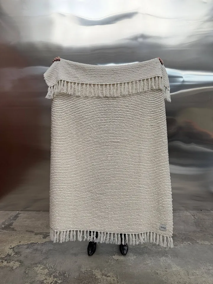 Janzen bouclépläd - Solid off white-natural, 130x170 cm - Tinted