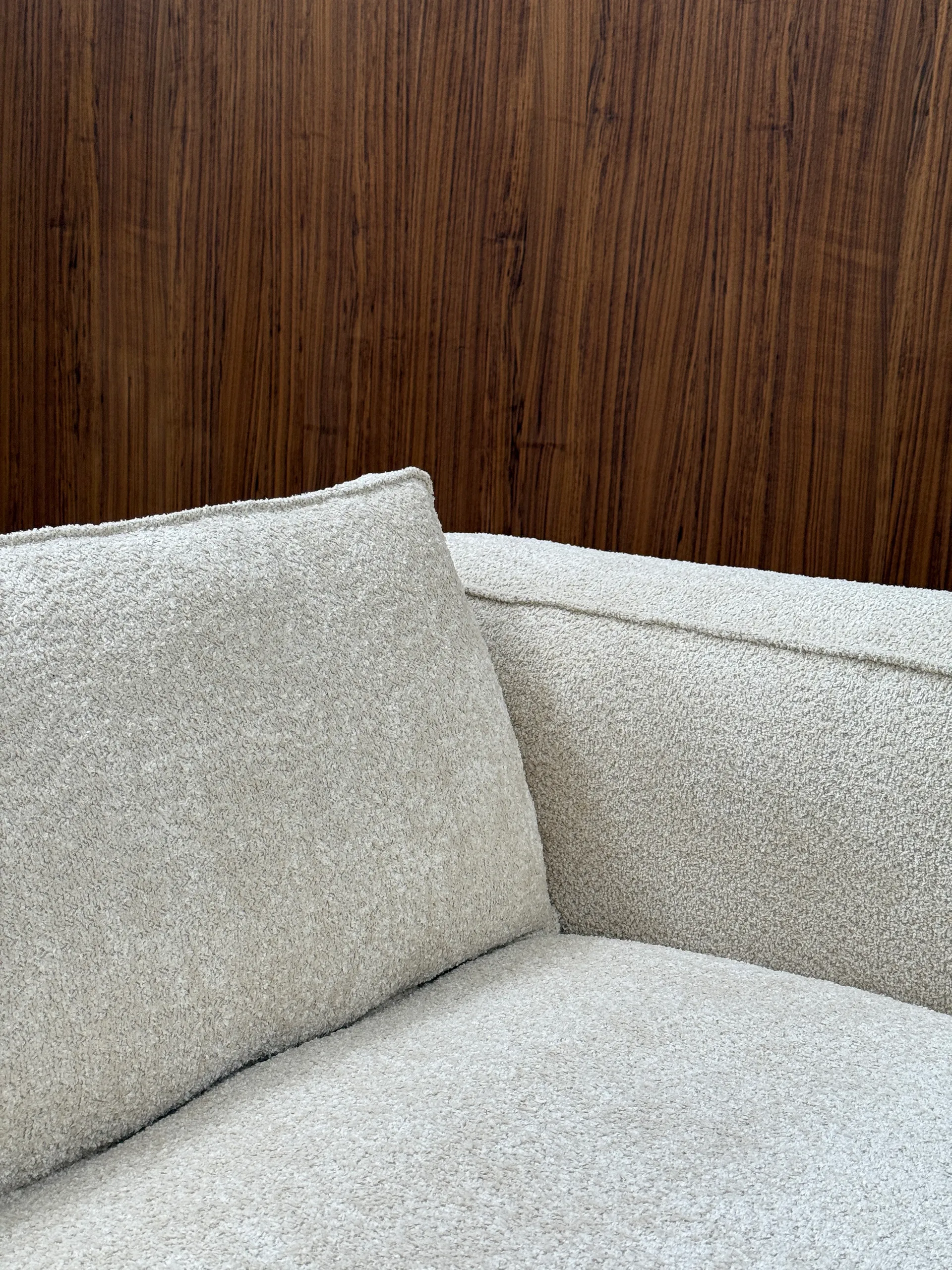 Klinge soffa, Bouclé soft sand Tinted