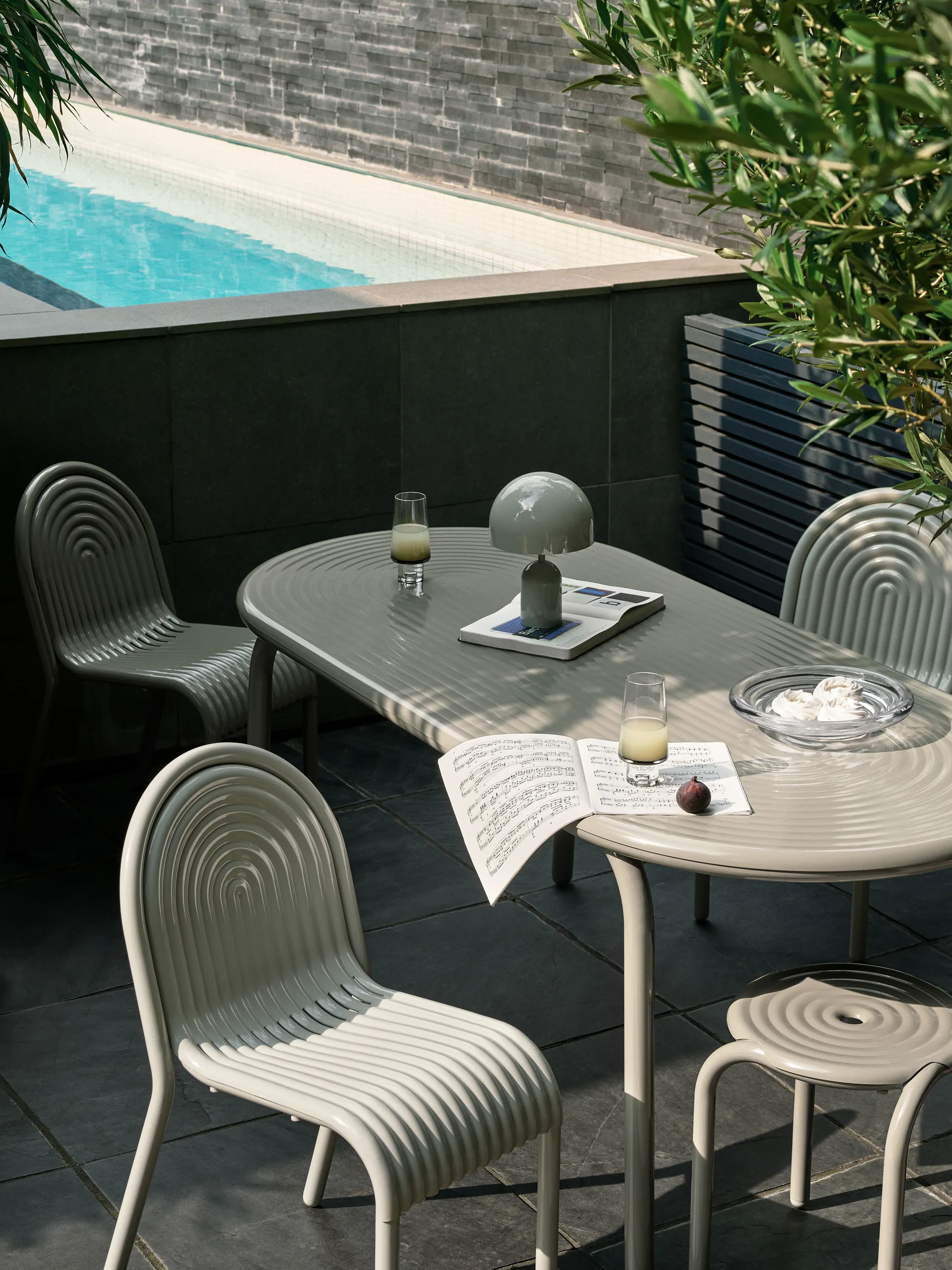 Groove Obround matbord - Putty, 86x186 cm, Bordsskiva Tom Dixon