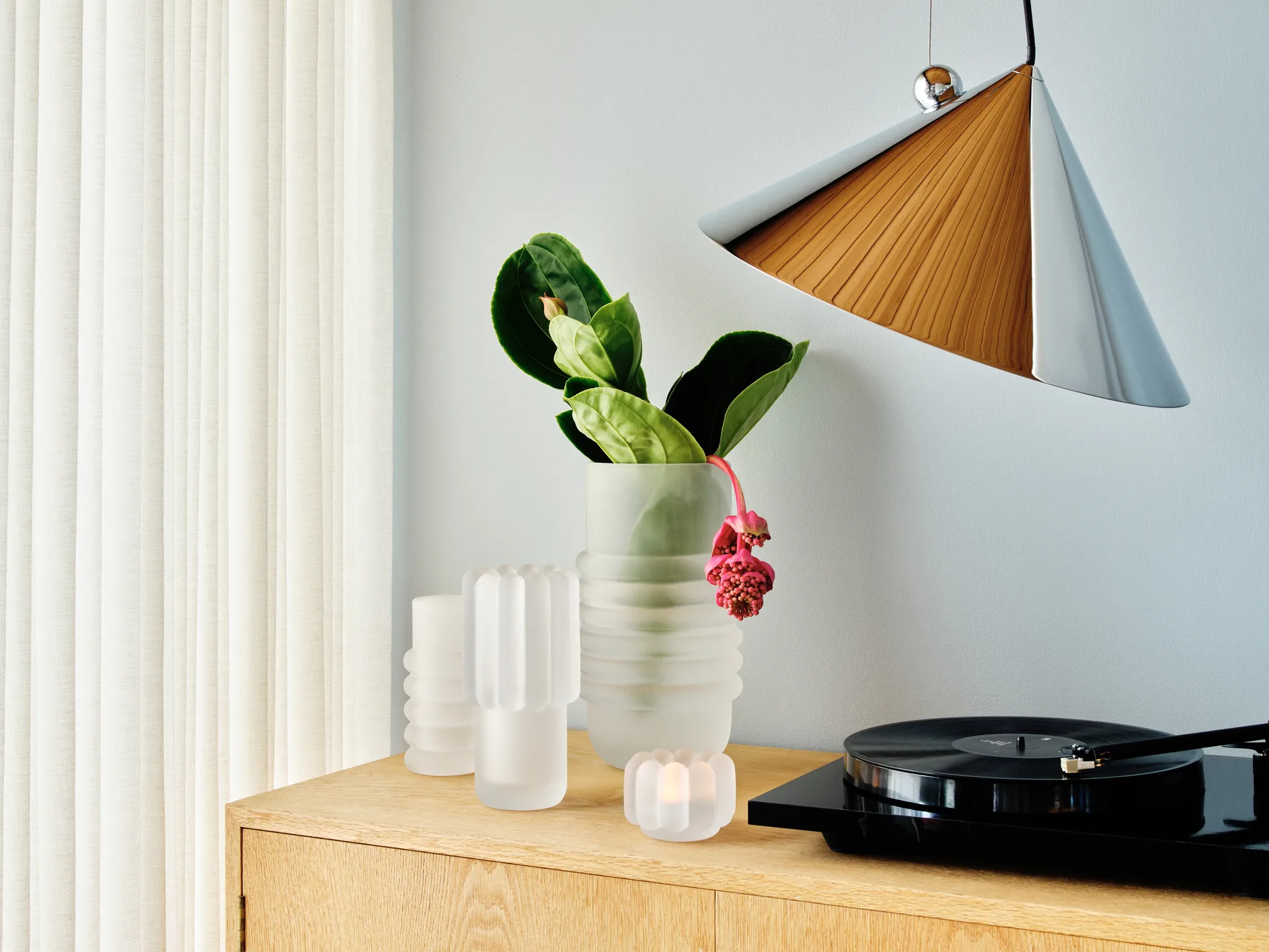 Press Large vas, Frosted Tom Dixon