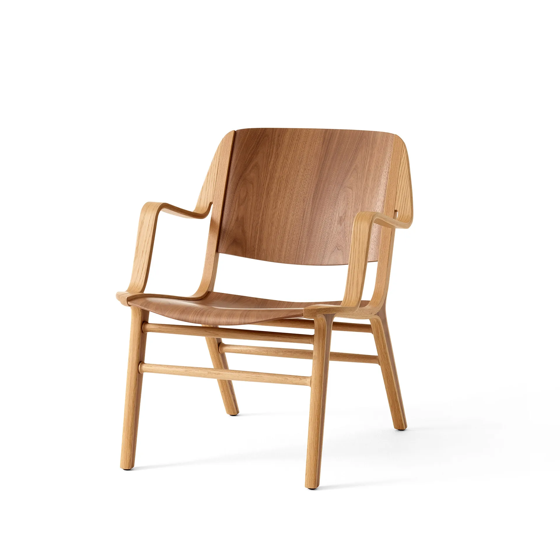 AX HM11 Lounge Chair med armstöd, Walnut-oak &Tradition