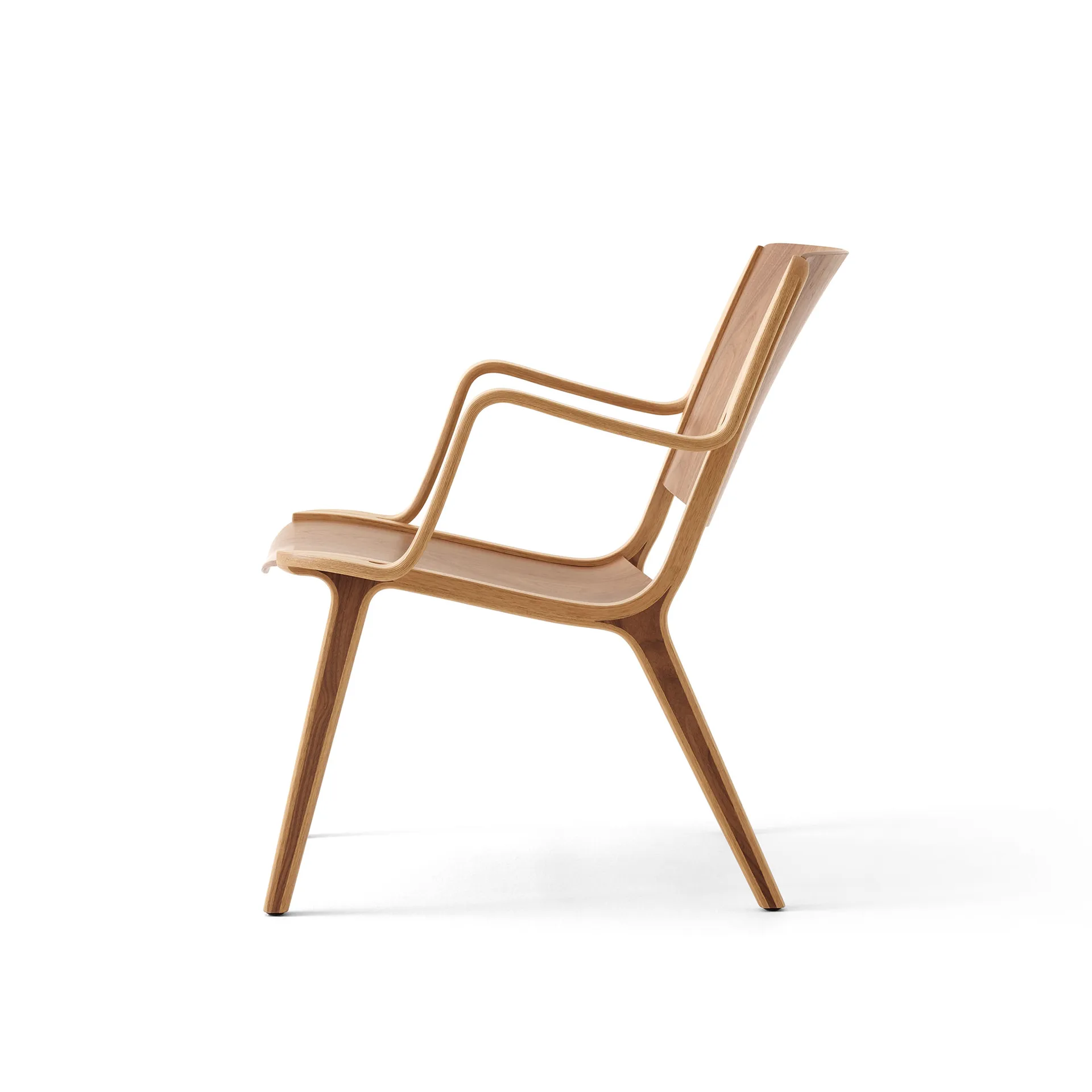 AX HM11 Lounge Chair med armstöd, Walnut-oak &Tradition