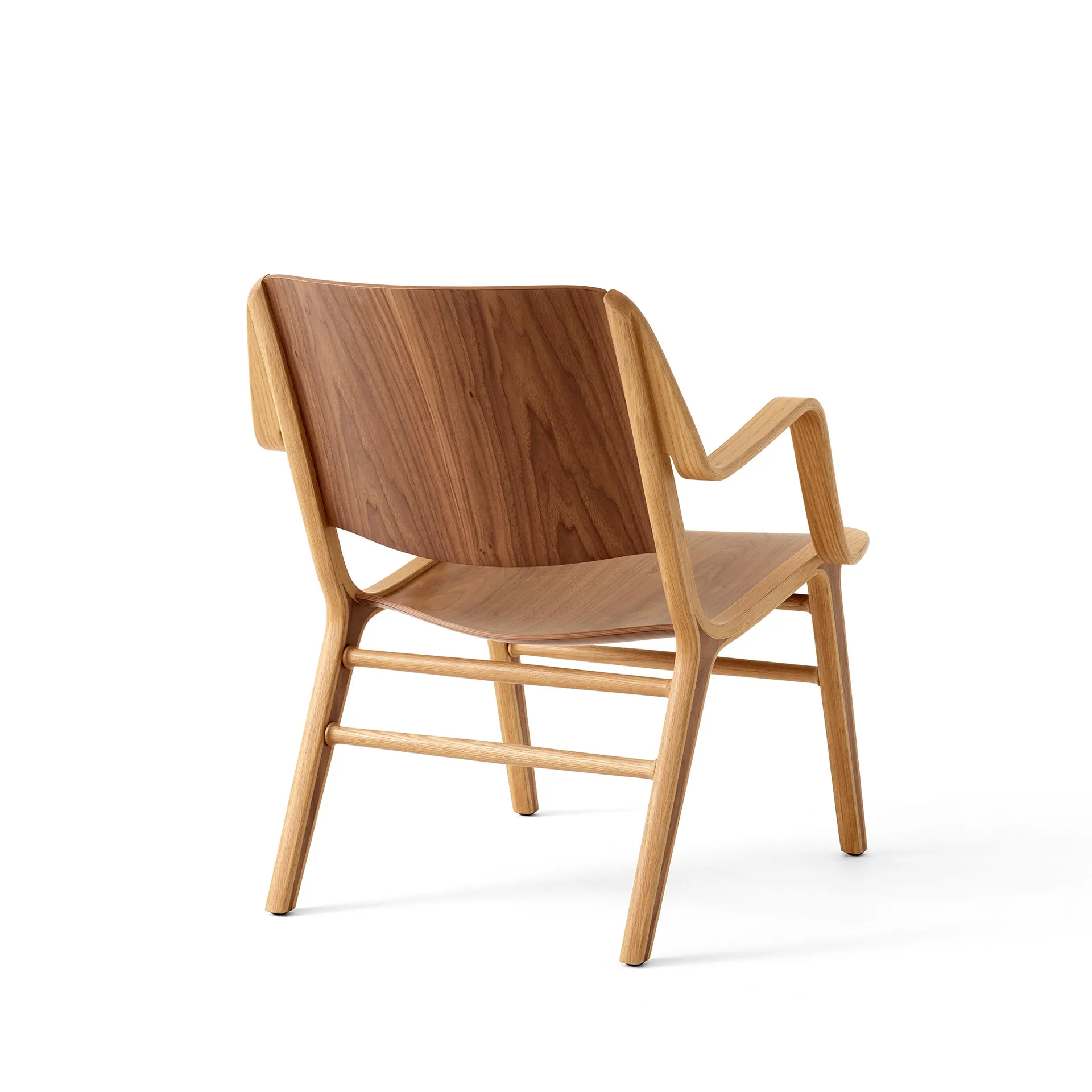 AX HM11 Lounge Chair med armstöd, Walnut-oak &Tradition