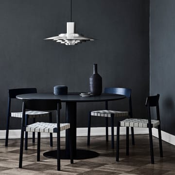 Betty TK1 stol - black, svart flätad linnebandsits - &Tradition