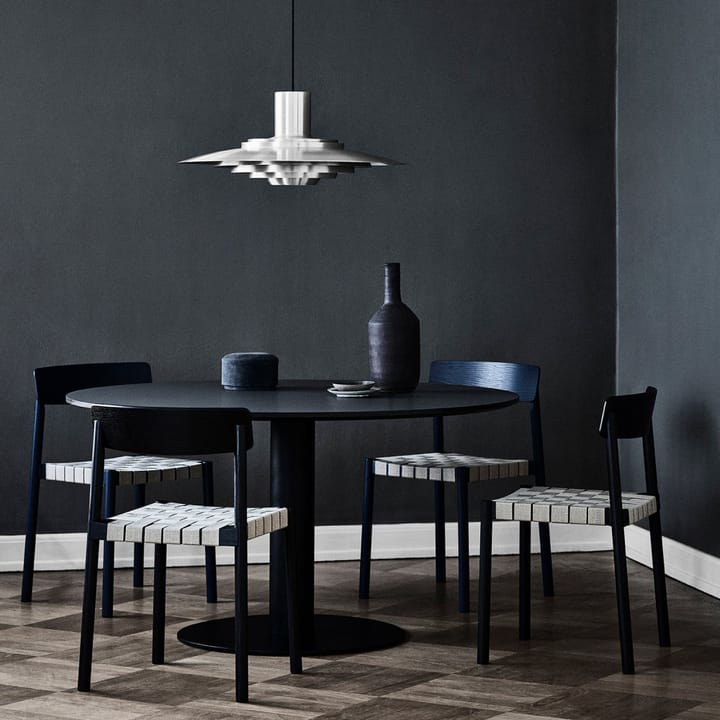 Betty TK1 stol, black, svart flätad linnebandsits &Tradition