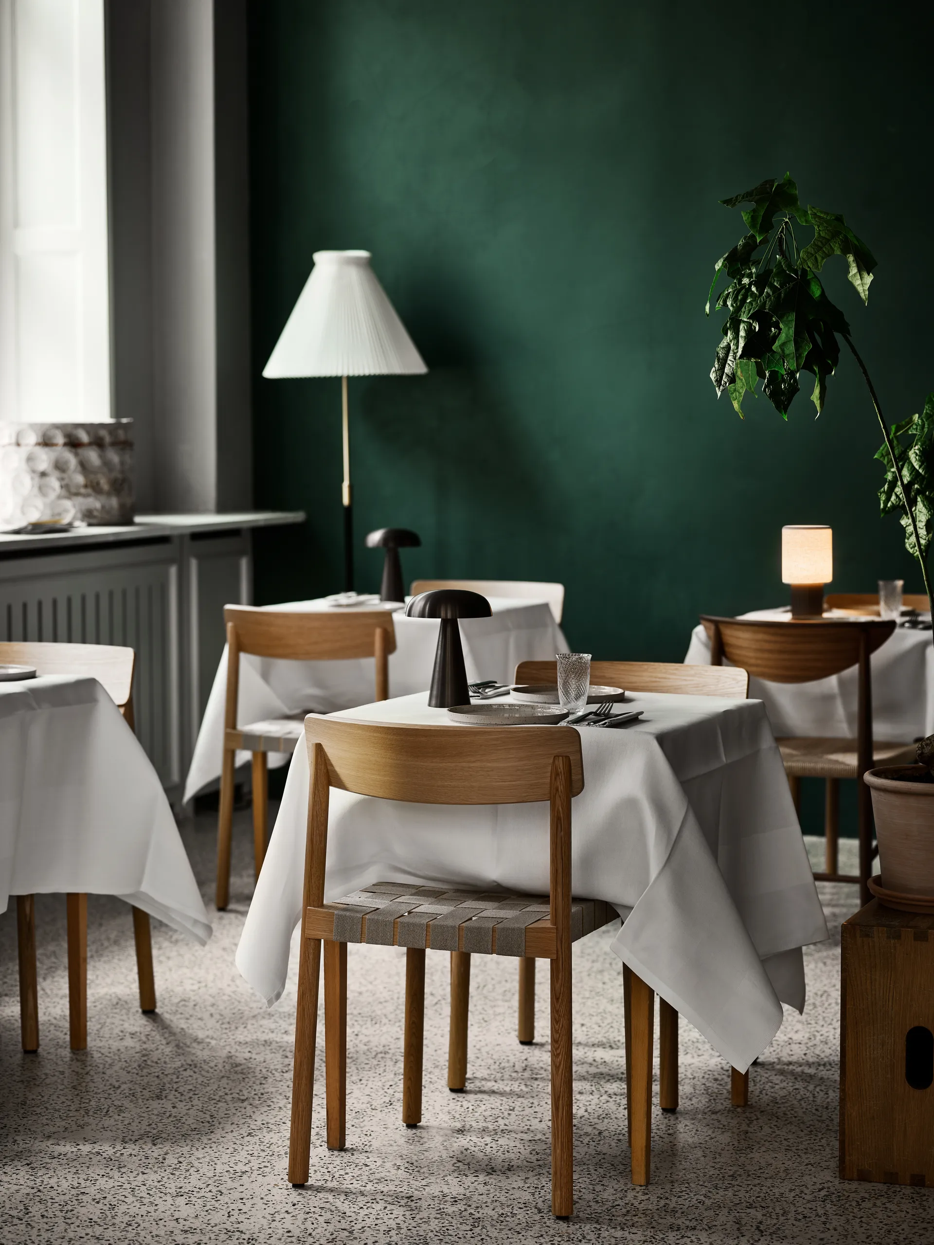 Betty TK1 stol, Ek-naturflätad linnebandsits, 4-pack &Tradition