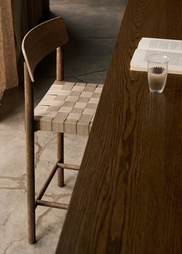 Betty TK12 Counter Chair barstol 65 cm, Naturfärgat lin-rökt ek &Tradition