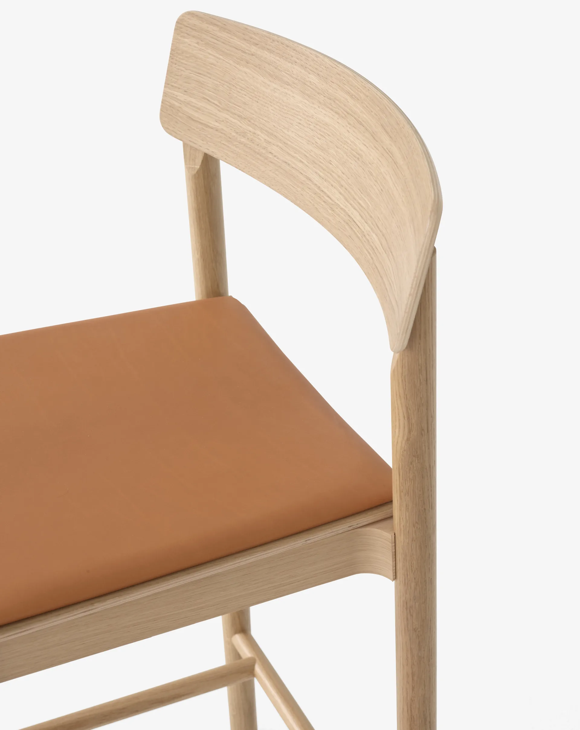 Betty TK14 Counter Chair barstol 65 cm, Noble konjaksfärgat läder-lackad ek &Tradition