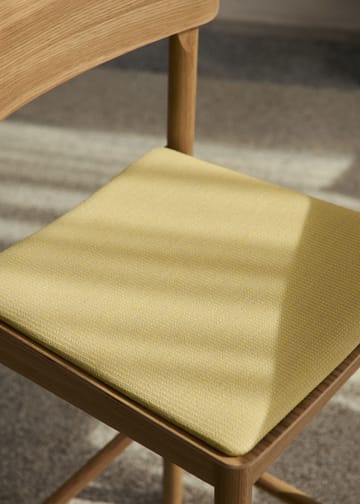 Betty TK17 Bar Chair barstol 75 cm - Fuse 0421-lackad ek - &Tradition