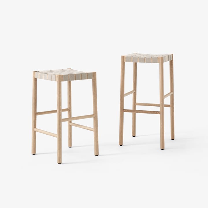 Betty TK7 barpall, oak, naturflätad linnebandssits &Tradition