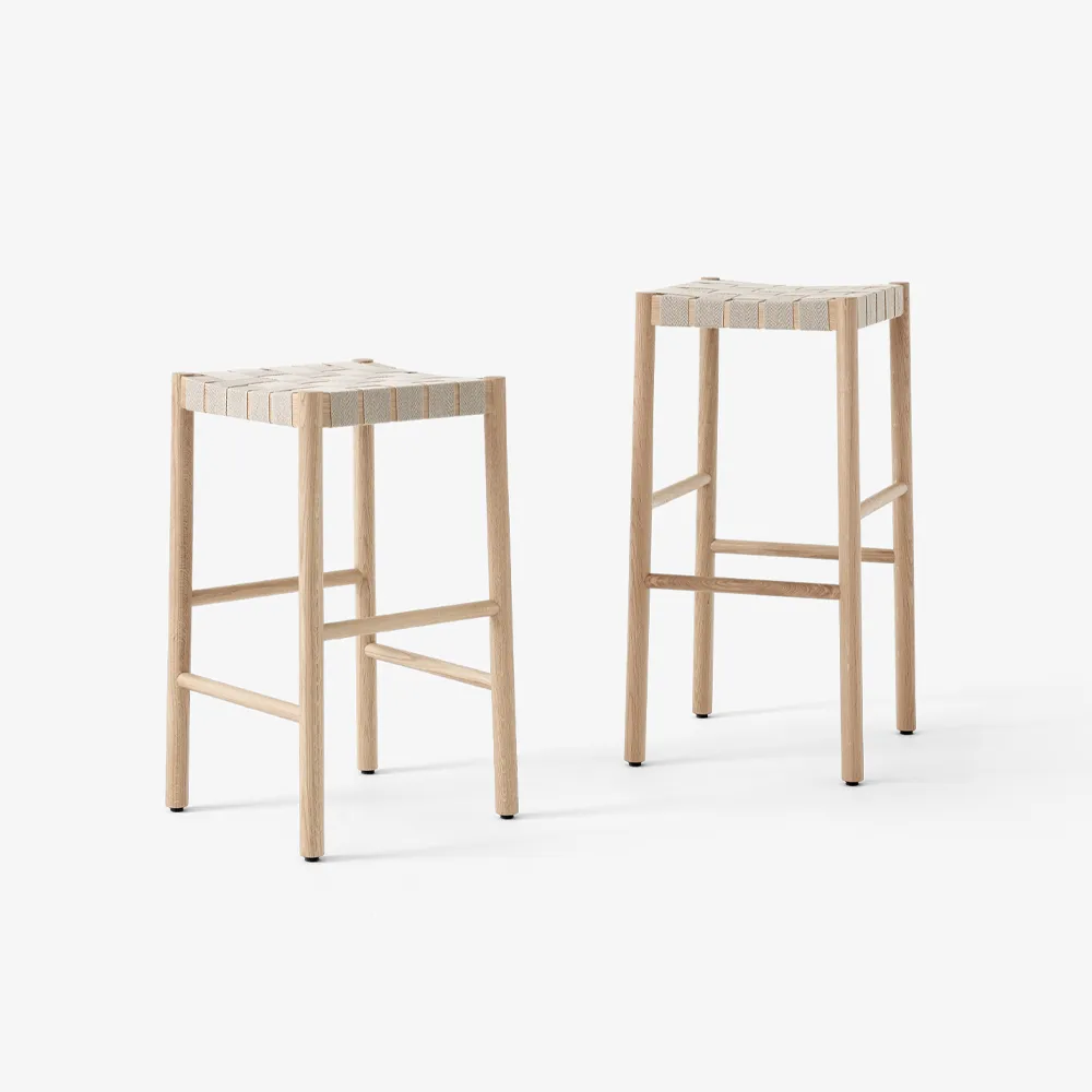 Betty TK8 barpall, black, naturflätad linnebandssits &Tradition