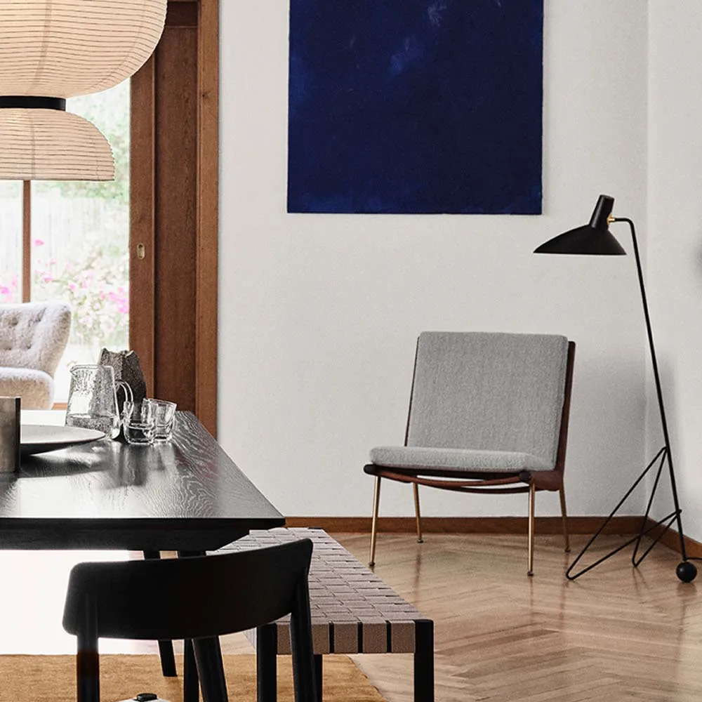 Boomerang HM1 fåtölj, Karakorum 003 beige-valnötsben oljade &Tradition