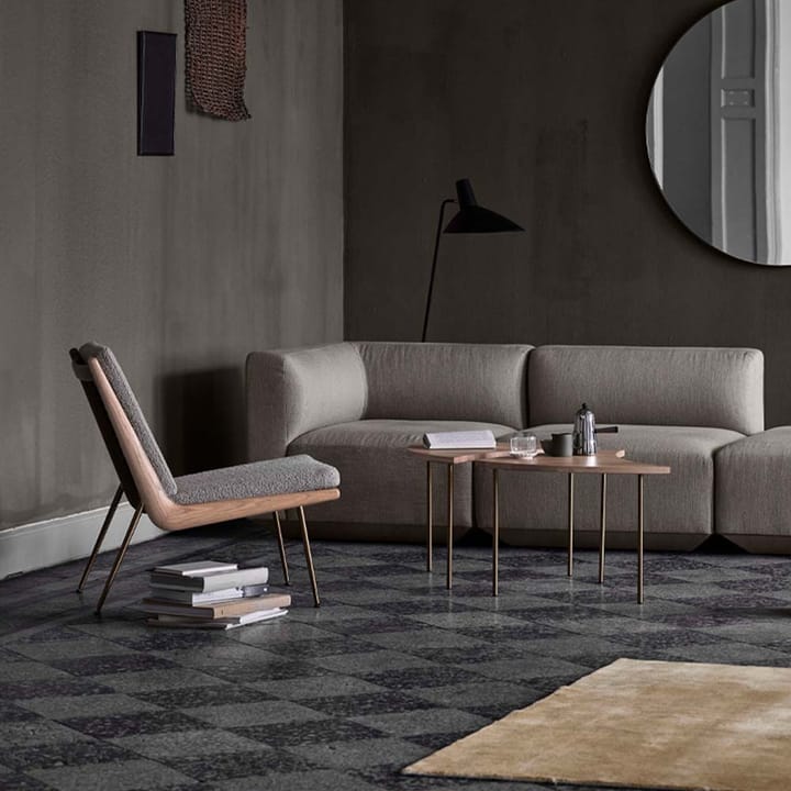 Boomerang HM1 fåtölj, tyg hallingdal 130 grå, vitoljade ekben &Tradition