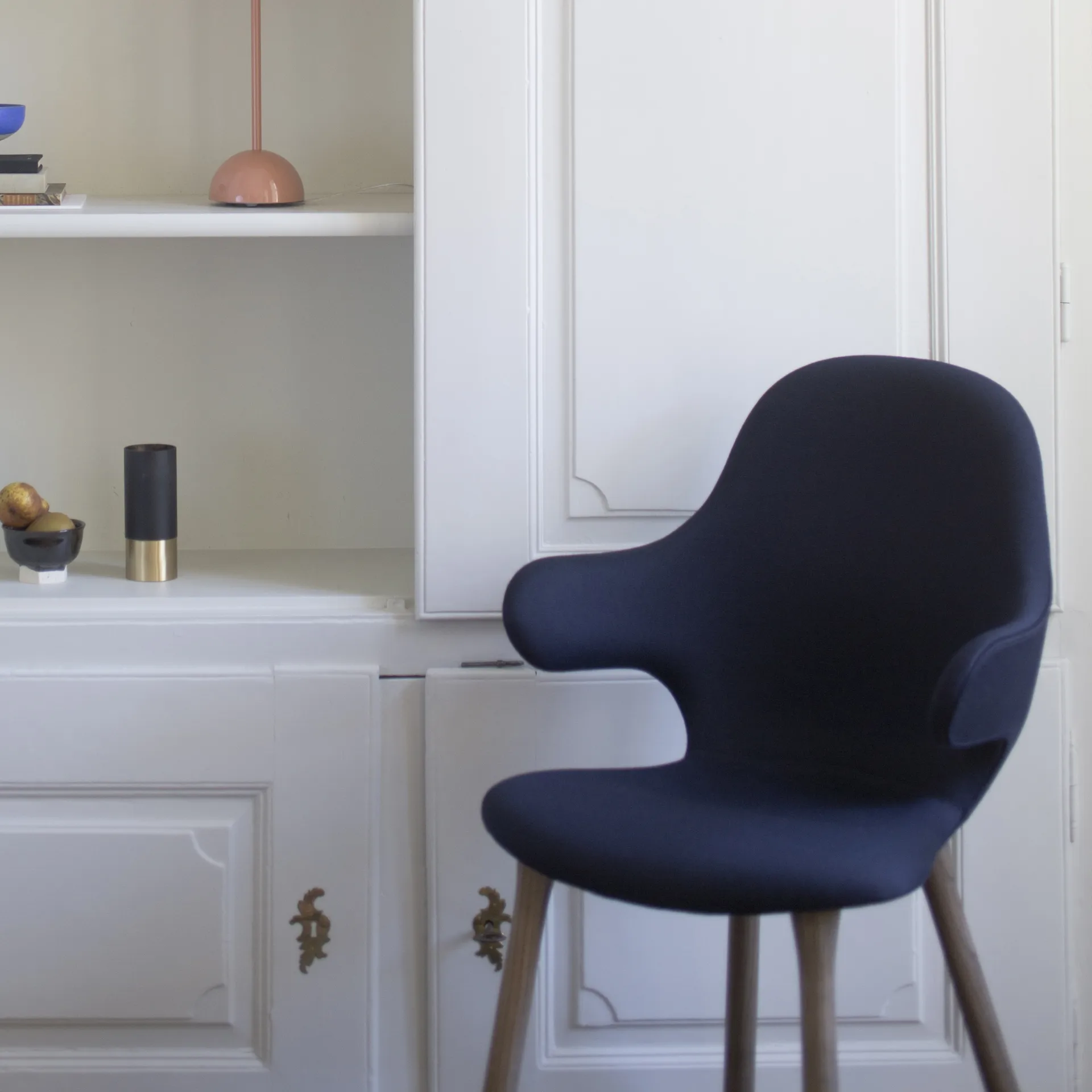 Catch JH1 stol, Balder 782 dark blue-svart ek &Tradition