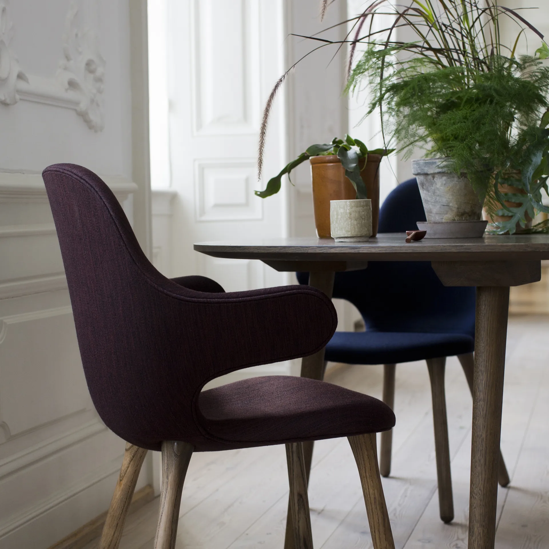 Catch JH1 stol, Balder 782 dark blue-svart ek &Tradition