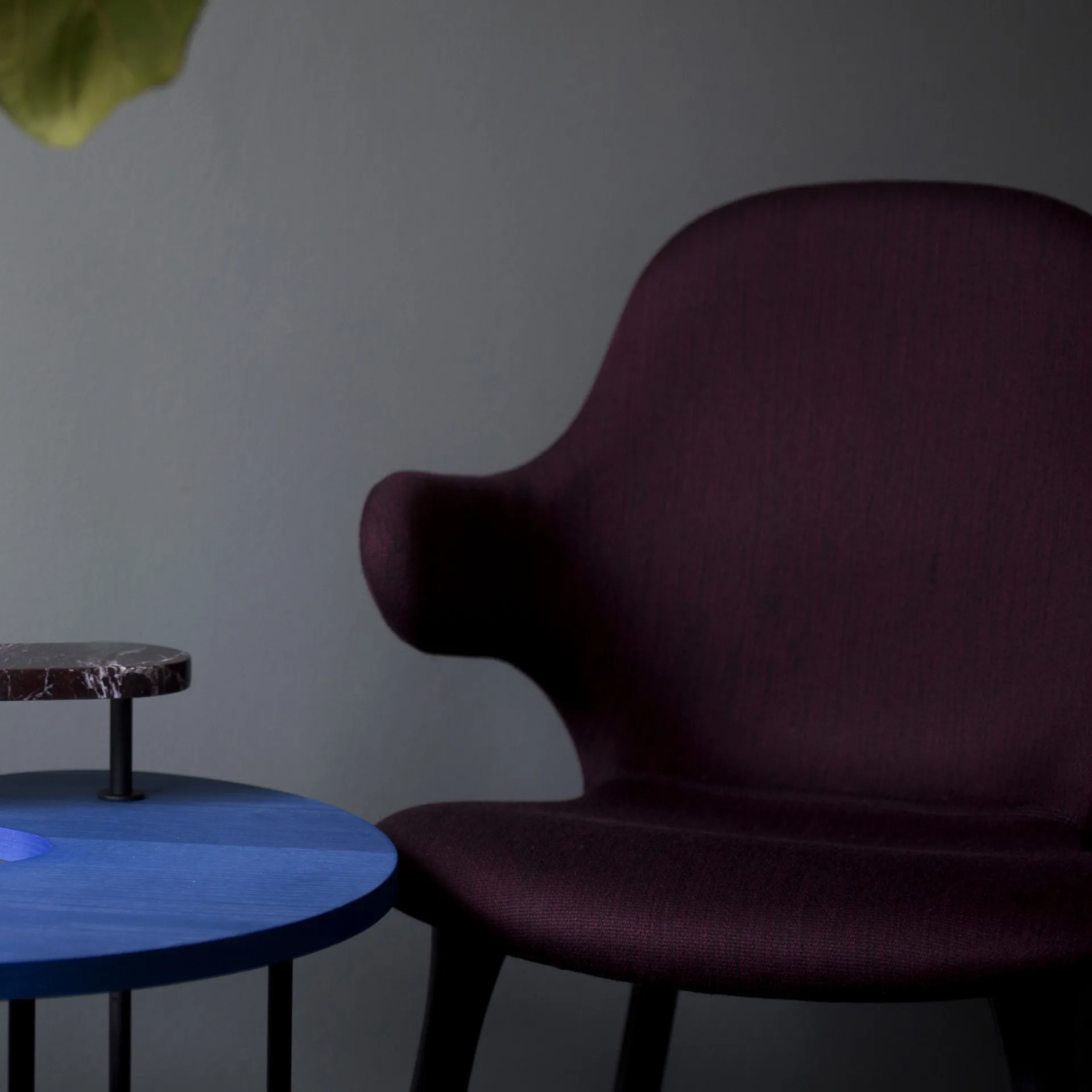 Catch JH1 stol, Balder 782 dark blue-svart ek &Tradition