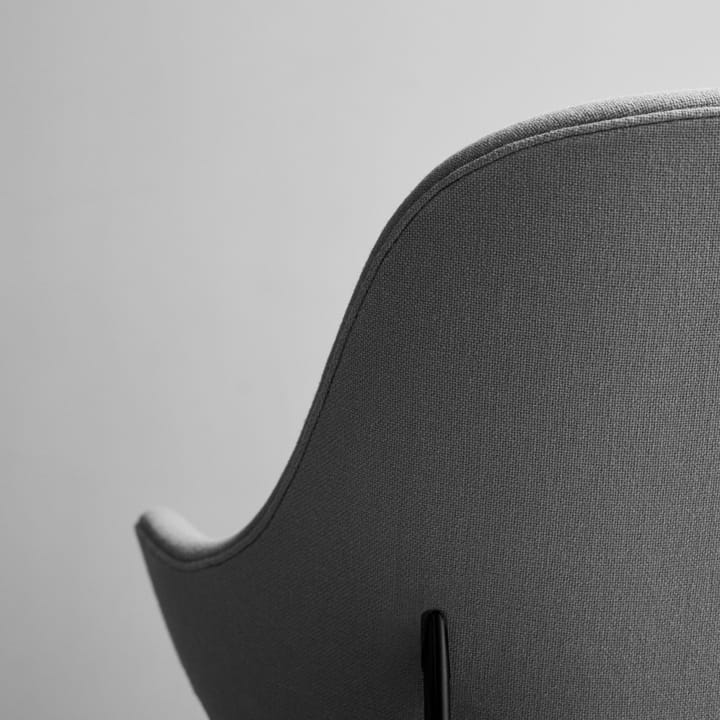 Catch JH14 loungefåtölj, läder silk black, svartlackat stålunderrede &Tradition