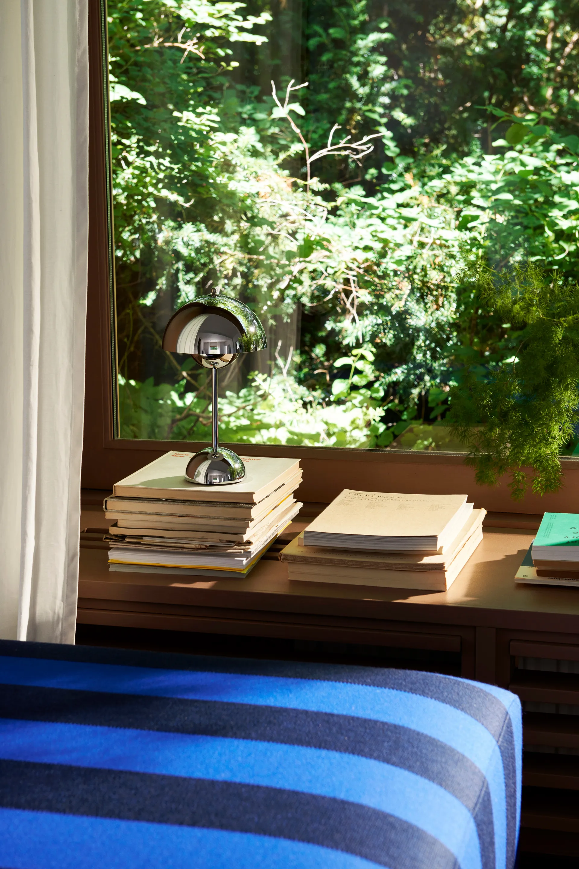 Flowerpot portabel bordslampa VP9, Chrome &Tradition