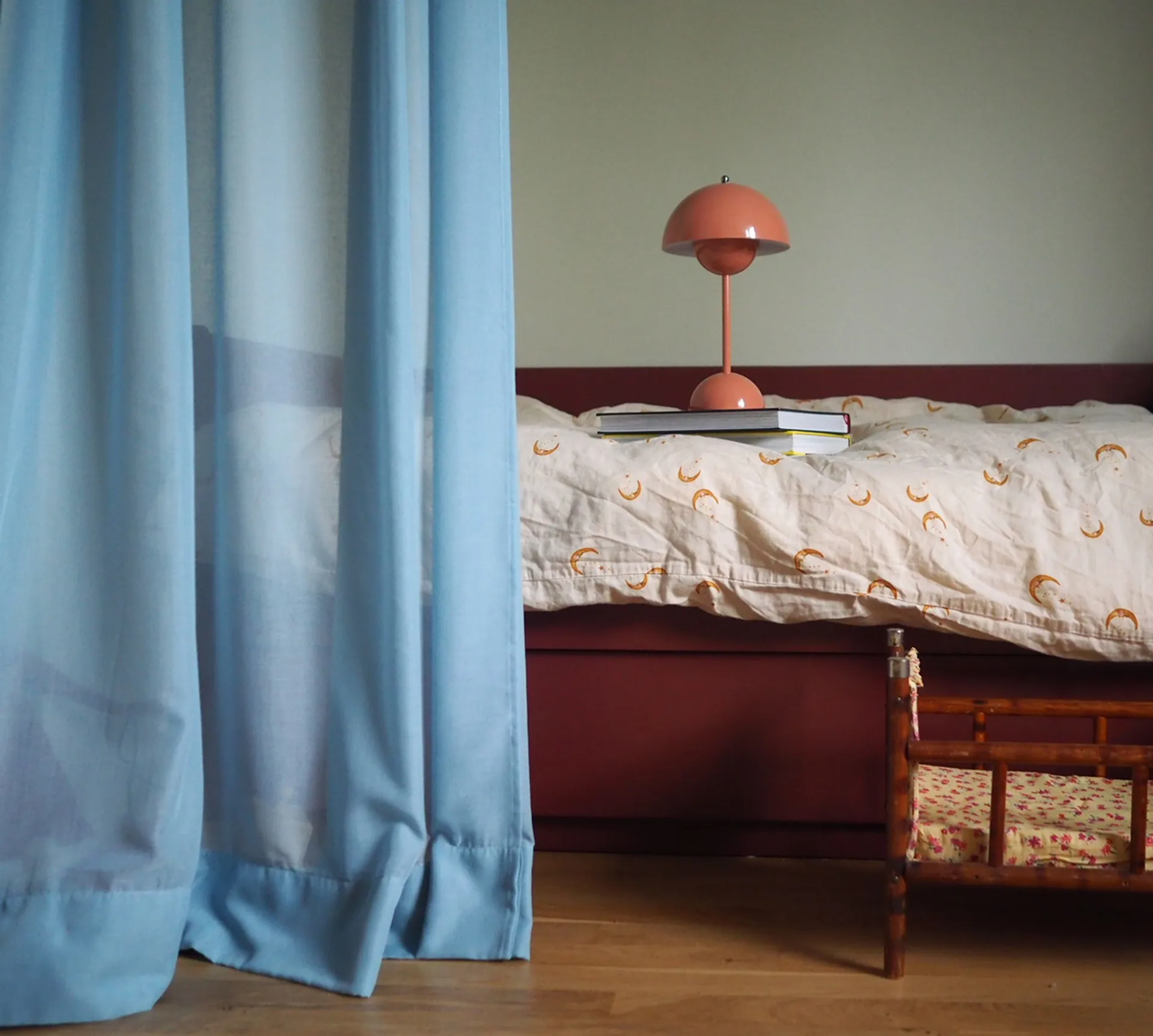 Flowerpot portable bordslampa VP9, beige-röd &Tradition