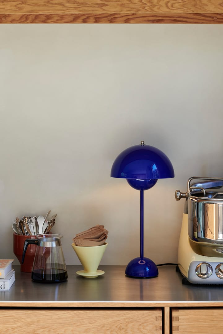 Flowerpot VP3 bordslampa - Cobalt blue - &Tradition