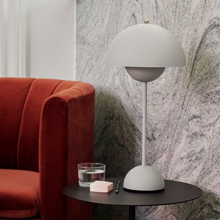 Flowerpot VP3 bordslampa - matt ljusgrå - &Tradition