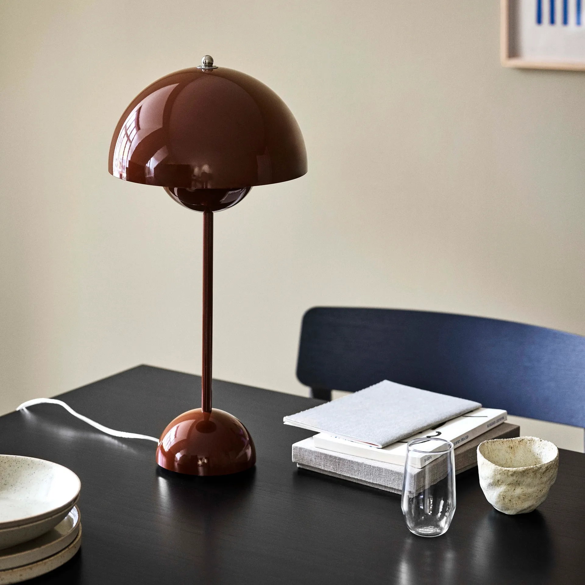 Flowerpot VP3 bordslampa, Röd-brun &Tradition