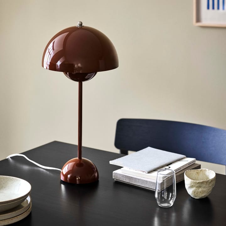 Flowerpot VP3 bordslampa, Röd-brun &Tradition