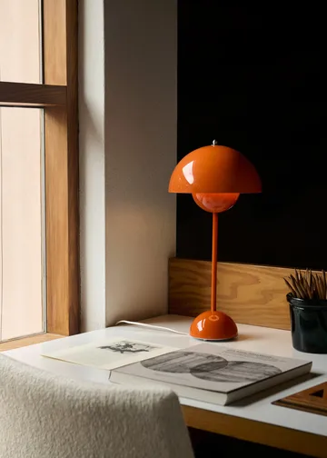 Flowerpot VP3 bordslampa - Zesty orange - &Tradition