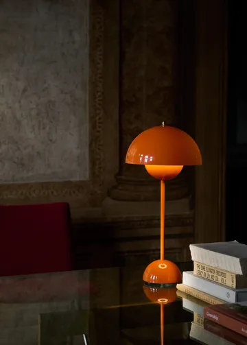 Flowerpot VP3 bordslampa - Zesty orange - &Tradition