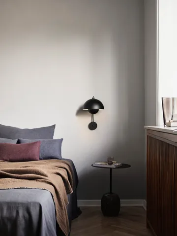 Flowerpot VP8 vägglampa - Matt black - &Tradition