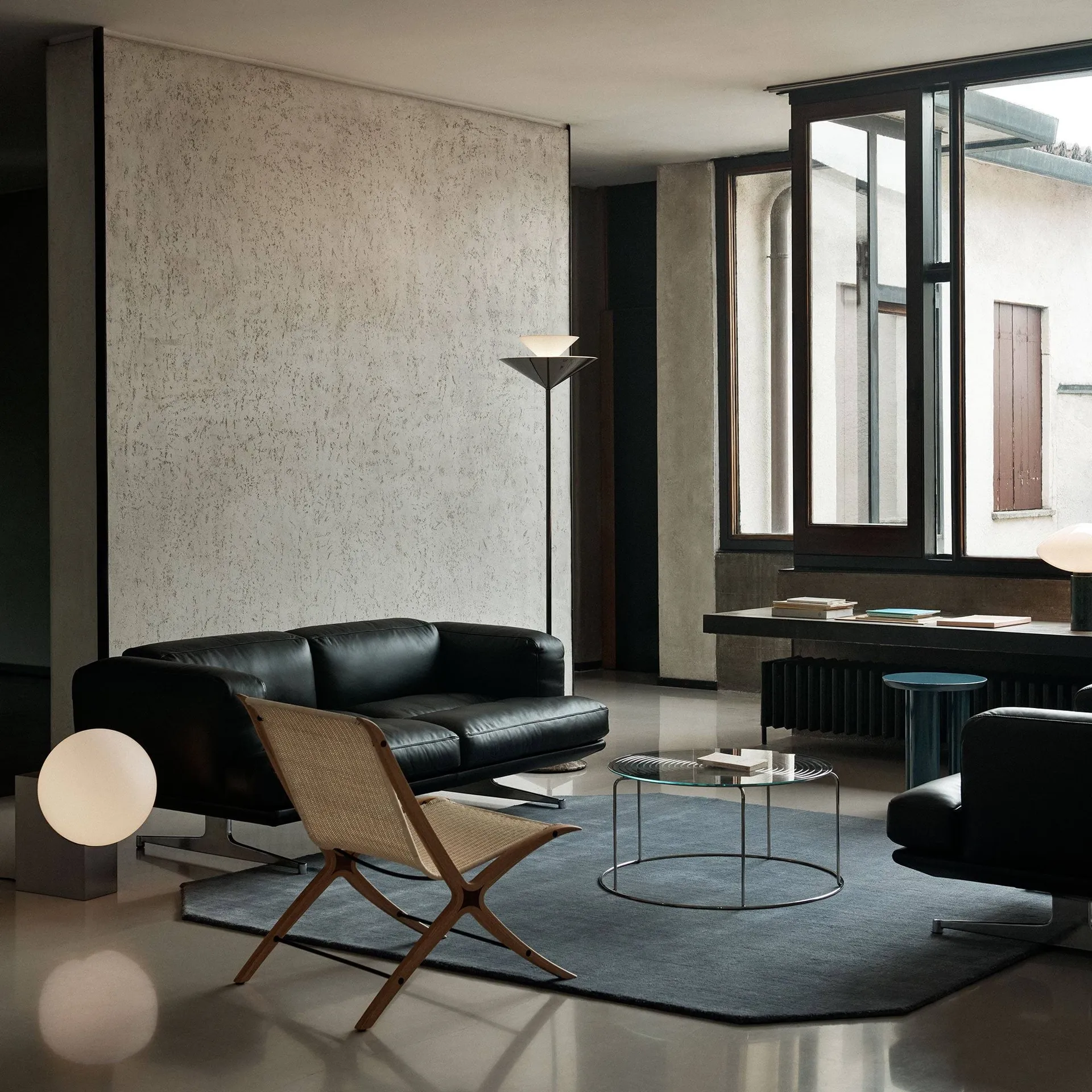 Gio LN 28 golvlampa, Mörk krom, marmo &Tradition