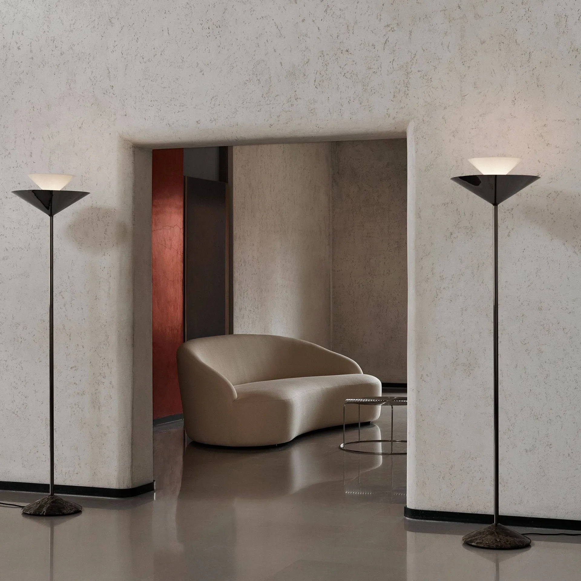 Gio LN 28 golvlampa, Mörk krom, marmo &Tradition