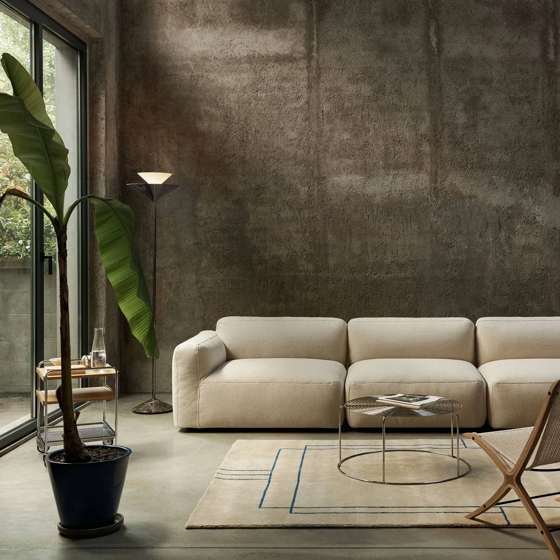 Gio LN 28 golvlampa, Mörk krom, marmo &Tradition